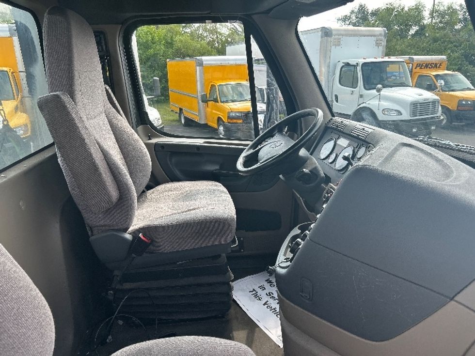 Day Cab Tractor-Heavy Duty Tractors-Freightliner-2020-Cascadia 12564ST-Indianapolis-IN-409,610\n\t\tmiles-$ 46,000 - Image 14