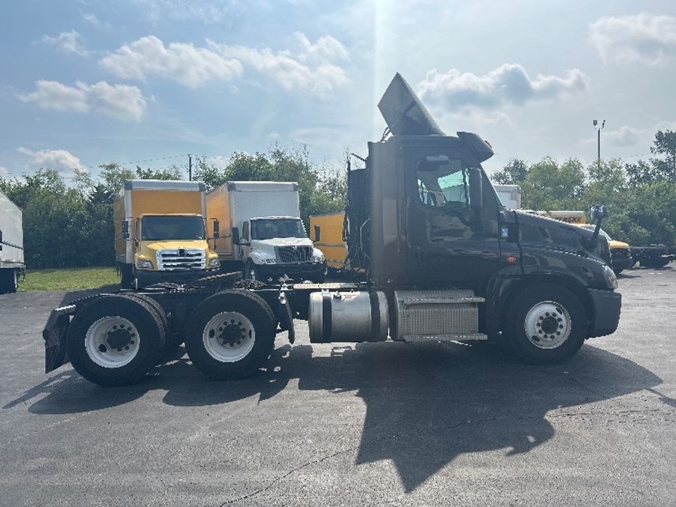 Day Cab Tractor-Heavy Duty Tractors-Freightliner-2020-Cascadia 12564ST-Indianapolis-IN-409,610\n\t\tmiles-$ 46,000 - Image 8