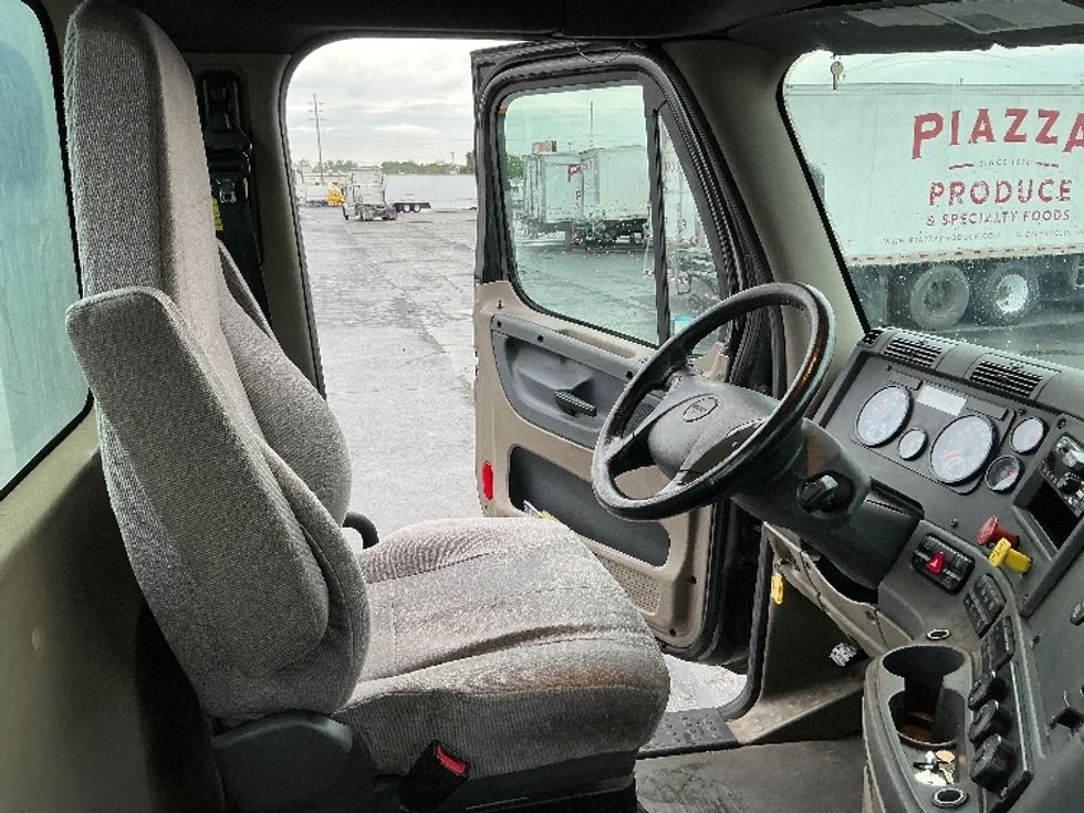 Day Cab Tractor-Heavy Duty Tractors-Freightliner-2020-Cascadia 12564ST-Indianapolis-IN-417,200\n\t\tmiles-$ 45,750 - Image 13