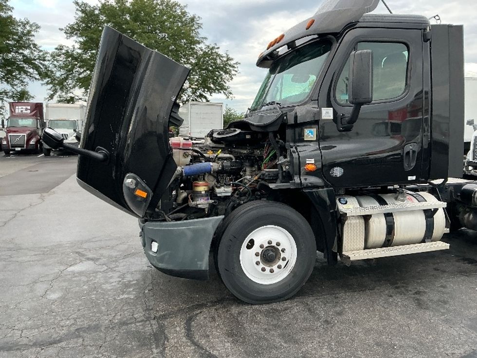 Day Cab Tractor-Heavy Duty Tractors-Freightliner-2020-Cascadia 12564ST-Indianapolis-IN-417,200\n\t\tmiles-$ 45,750 - Image 14