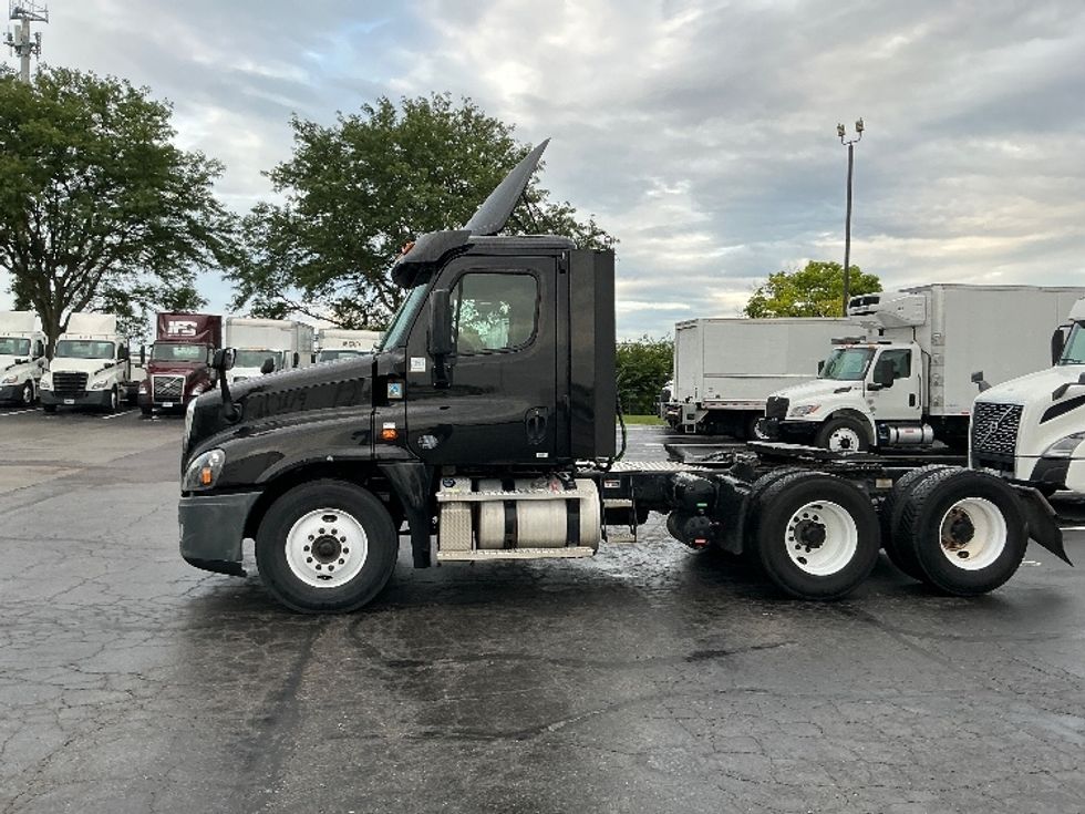 Day Cab Tractor-Heavy Duty Tractors-Freightliner-2020-Cascadia 12564ST-Indianapolis-IN-417,200\n\t\tmiles-$ 45,750 - Image 4