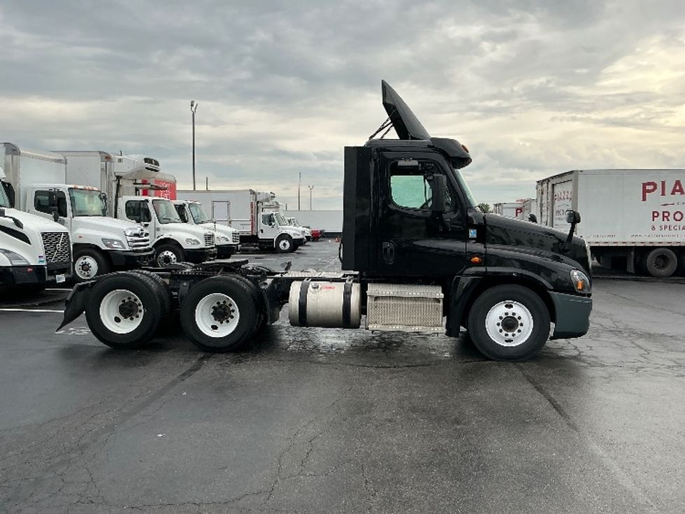Day Cab Tractor-Heavy Duty Tractors-Freightliner-2020-Cascadia 12564ST-Indianapolis-IN-417,200\n\t\tmiles-$ 45,750 - Image 8
