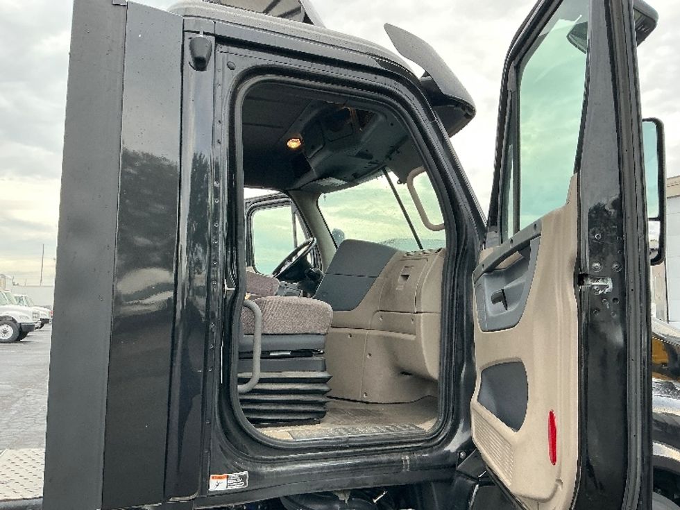 Day Cab Tractor-Heavy Duty Tractors-Freightliner-2020-Cascadia 12564ST-Indianapolis-IN-417,201\n\t\tmiles-$ 41,000 - Image 11