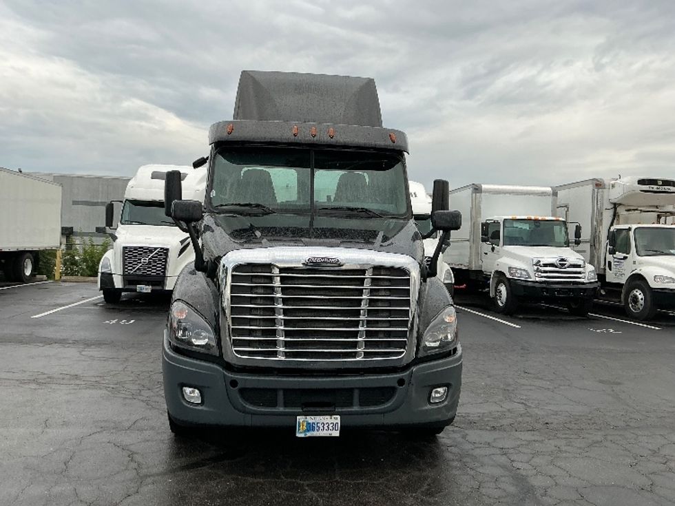 Day Cab Tractor-Heavy Duty Tractors-Freightliner-2020-Cascadia 12564ST-Indianapolis-IN-417,201\n\t\tmiles-$ 41,000 - Image 2