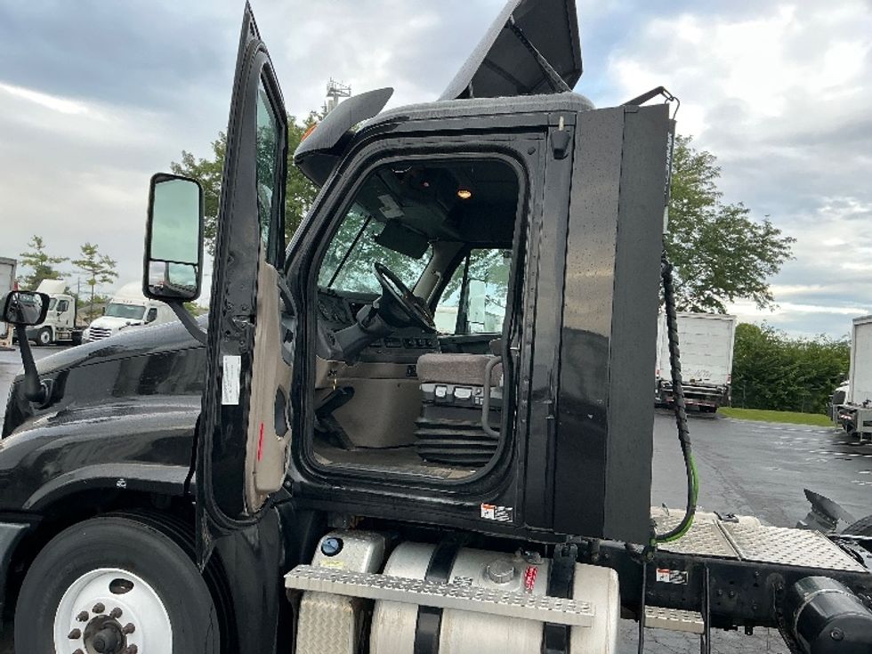 Day Cab Tractor-Heavy Duty Tractors-Freightliner-2020-Cascadia 12564ST-Indianapolis-IN-417,201\n\t\tmiles-$ 41,000 - Image 9