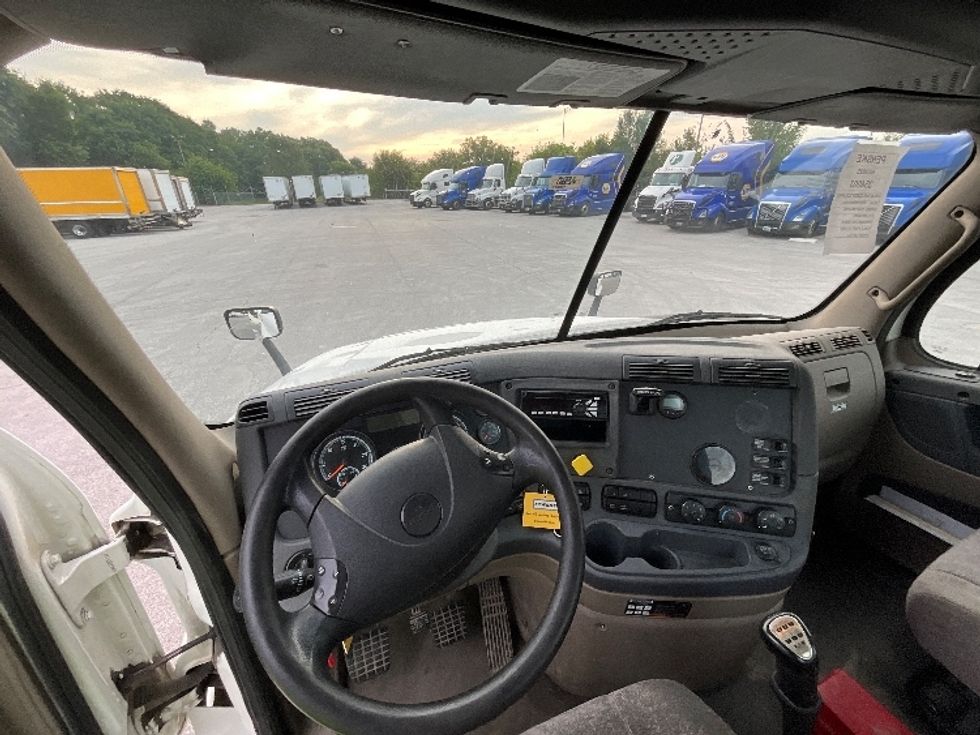 Day Cab Tractor-Heavy Duty Tractors-Freightliner-2020-Cascadia 12564ST-Indianapolis-IN-428,011\n\t\tmiles-$ 40,500 - Image 11