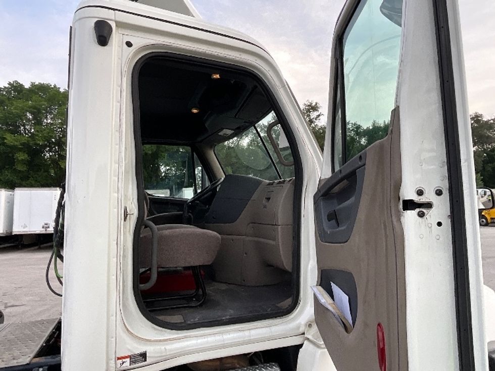 Day Cab Tractor-Heavy Duty Tractors-Freightliner-2020-Cascadia 12564ST-Indianapolis-IN-428,011\n\t\tmiles-$ 40,500 - Image 12