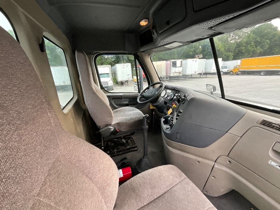 Day Cab Tractor-Heavy Duty Tractors-Freightliner-2020-Cascadia 12564ST-Indianapolis-IN-428,011\n\t\tmiles-$ 40,500 - Image 14