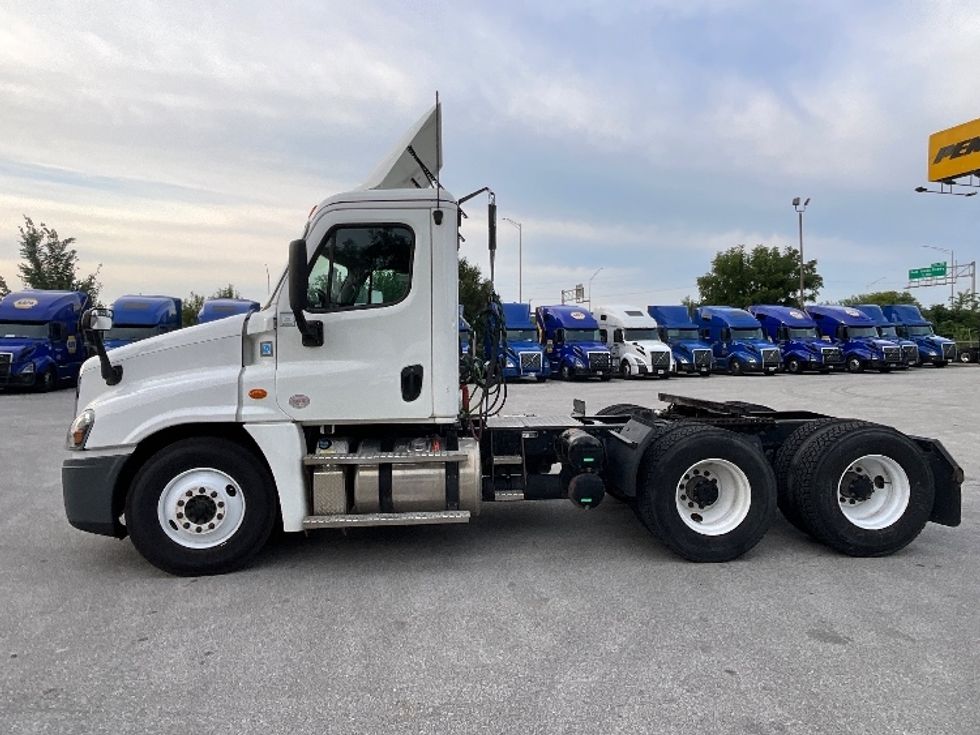Day Cab Tractor-Heavy Duty Tractors-Freightliner-2020-Cascadia 12564ST-Indianapolis-IN-428,011\n\t\tmiles-$ 40,500 - Image 4