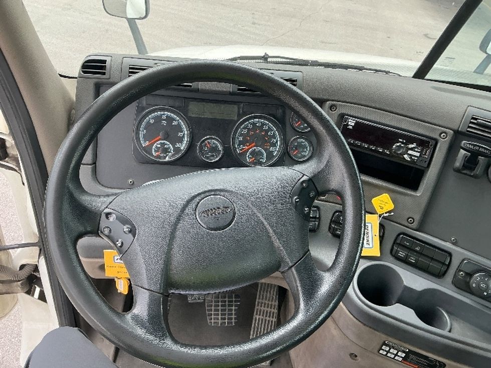 Day Cab Tractor-Heavy Duty Tractors-Freightliner-2020-Cascadia 12564ST-Indianapolis-IN-473,491\n\t\tmiles-$ 36,750 - Image 11