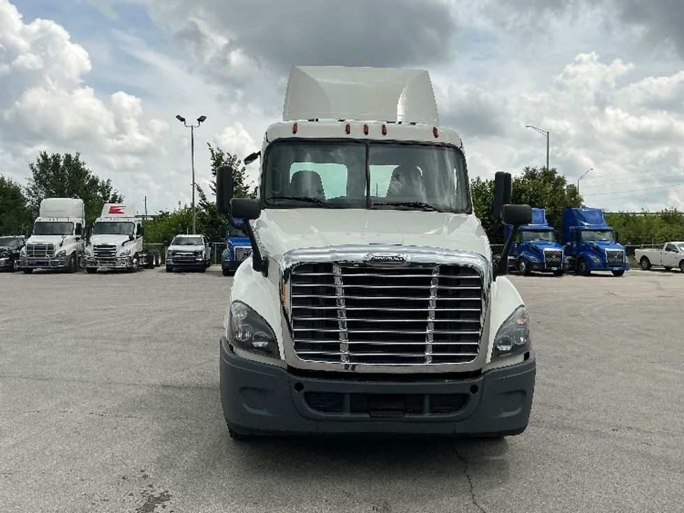Day Cab Tractor-Heavy Duty Tractors-Freightliner-2020-Cascadia 12564ST-Indianapolis-IN-473,491\n\t\tmiles-$ 36,750 - Image 2