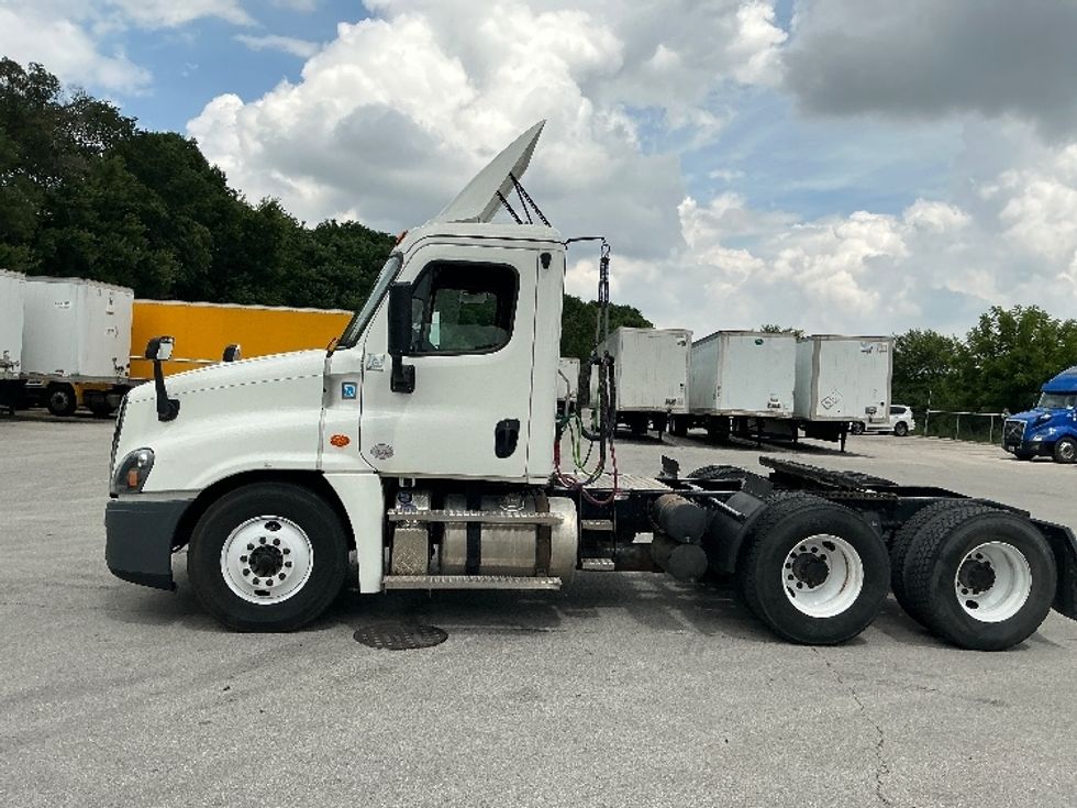 Day Cab Tractor-Heavy Duty Tractors-Freightliner-2020-Cascadia 12564ST-Indianapolis-IN-473,491\n\t\tmiles-$ 36,750 - Image 4