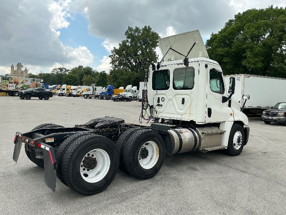Day Cab Tractor-Heavy Duty Tractors-Freightliner-2020-Cascadia 12564ST-Indianapolis-IN-473,491\n\t\tmiles-$ 36,750 - Image 7