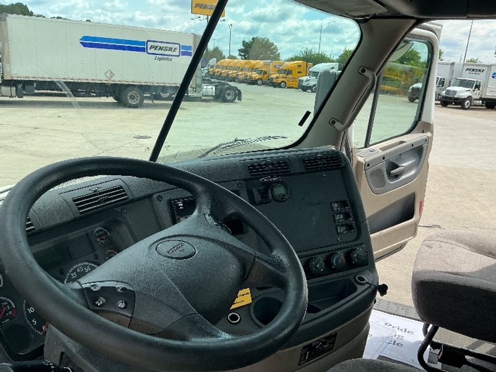 Day Cab Tractor-Heavy Duty Tractors-Freightliner-2020-Cascadia 12564ST-Indianapolis-IN-477,188\n\t\tmiles-$ 43,500 - Image 10