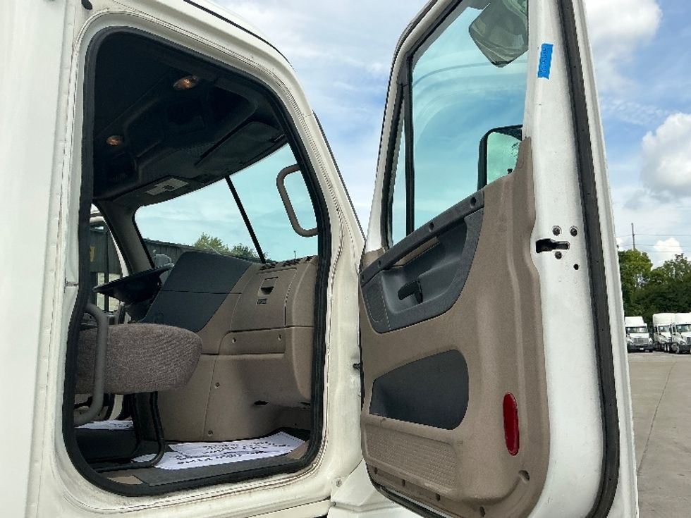 Day Cab Tractor-Heavy Duty Tractors-Freightliner-2020-Cascadia 12564ST-Indianapolis-IN-477,188\n\t\tmiles-$ 43,500 - Image 12