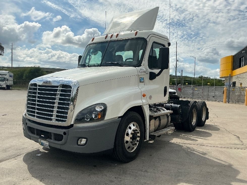 Day Cab Tractor-Heavy Duty Tractors-Freightliner-2020-Cascadia 12564ST-Indianapolis-IN-477,188\n\t\tmiles-$ 43,500 - Image 3