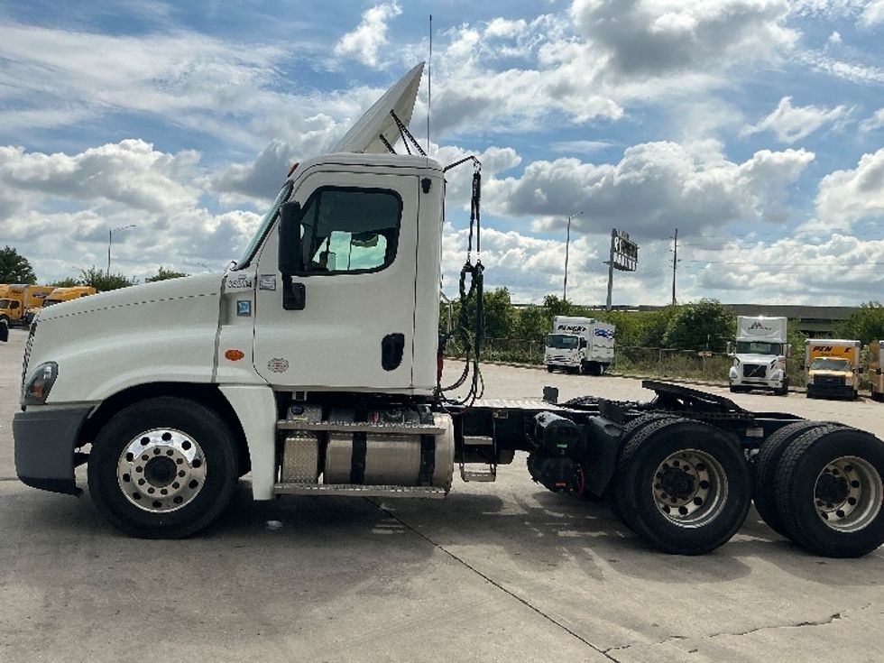 Day Cab Tractor-Heavy Duty Tractors-Freightliner-2020-Cascadia 12564ST-Indianapolis-IN-477,188\n\t\tmiles-$ 43,500 - Image 4
