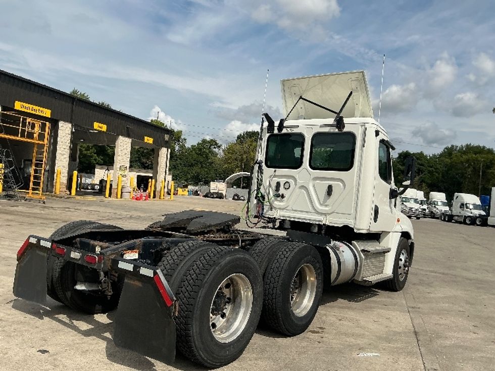 Day Cab Tractor-Heavy Duty Tractors-Freightliner-2020-Cascadia 12564ST-Indianapolis-IN-477,188\n\t\tmiles-$ 43,500 - Image 7