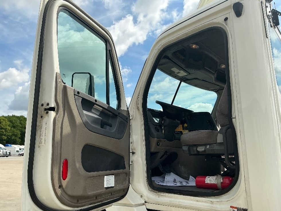 Day Cab Tractor-Heavy Duty Tractors-Freightliner-2020-Cascadia 12564ST-Indianapolis-IN-477,188\n\t\tmiles-$ 43,500 - Image 9