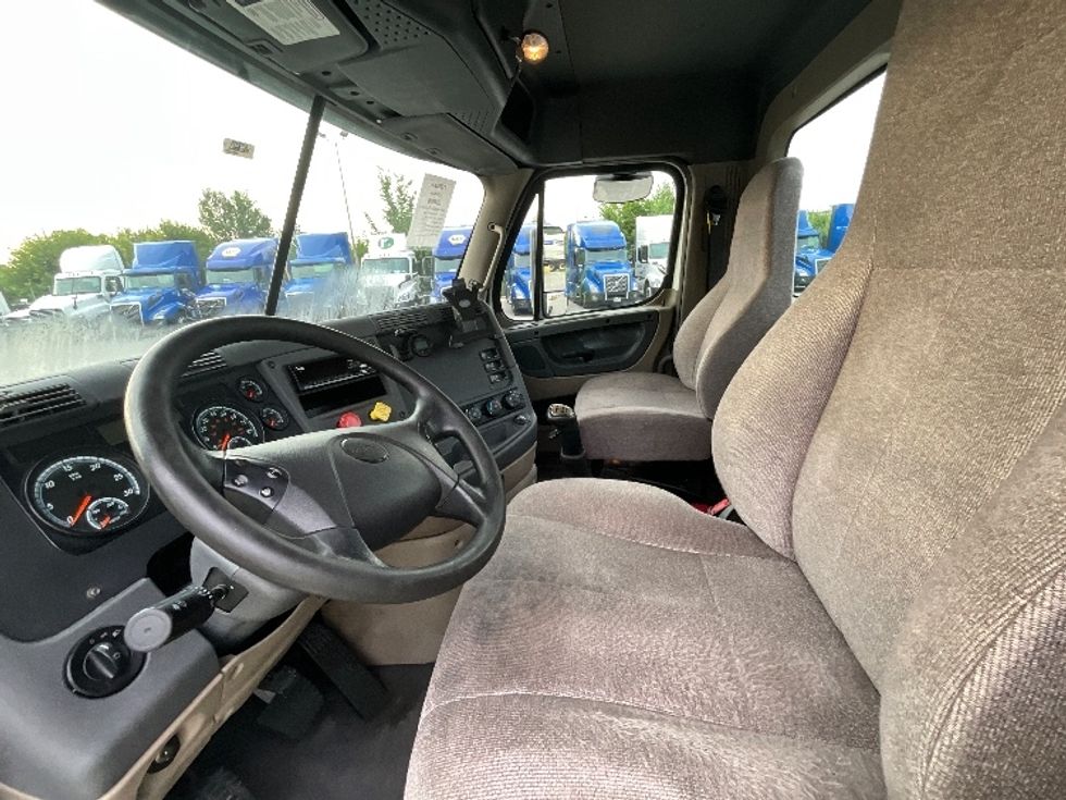 Day Cab Tractor-Heavy Duty Tractors-Freightliner-2020-Cascadia 12564ST-Indianapolis-IN-491,503\n\t\tmiles-$ 35,250 - Image 10