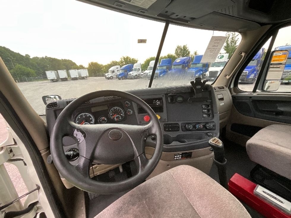 Day Cab Tractor-Heavy Duty Tractors-Freightliner-2020-Cascadia 12564ST-Indianapolis-IN-491,503\n\t\tmiles-$ 35,250 - Image 11