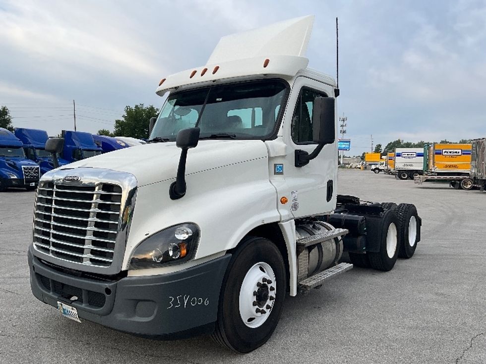 Day Cab Tractor-Heavy Duty Tractors-Freightliner-2020-Cascadia 12564ST-Indianapolis-IN-491,503\n\t\tmiles-$ 35,250 - Image 3