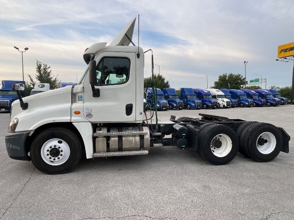 Day Cab Tractor-Heavy Duty Tractors-Freightliner-2020-Cascadia 12564ST-Indianapolis-IN-491,503\n\t\tmiles-$ 35,250 - Image 4