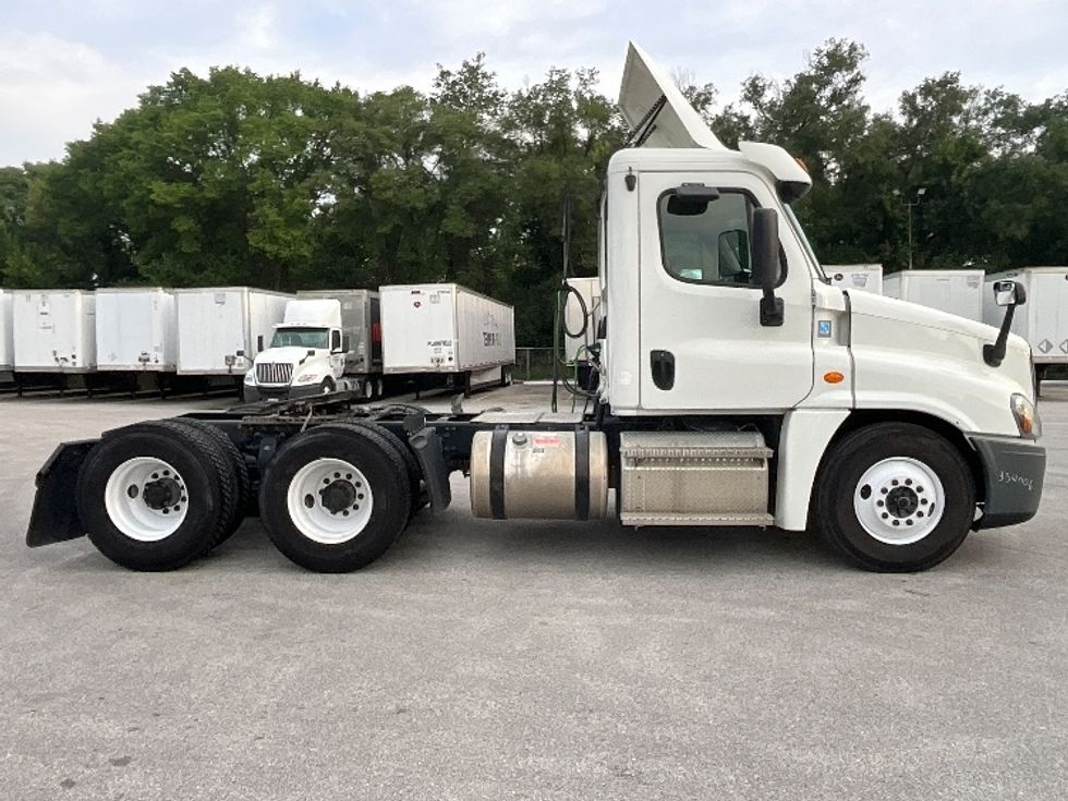 Day Cab Tractor-Heavy Duty Tractors-Freightliner-2020-Cascadia 12564ST-Indianapolis-IN-491,503\n\t\tmiles-$ 35,250 - Image 8