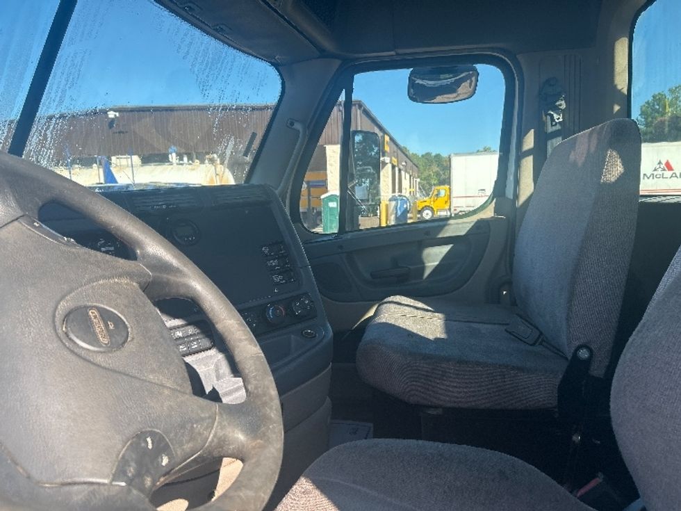 Day Cab Tractor-Heavy Duty Tractors-Freightliner-2020-Cascadia 12564ST-Jackson-MS-225,804\n\t\tmiles-$ 56,250 - Image 10