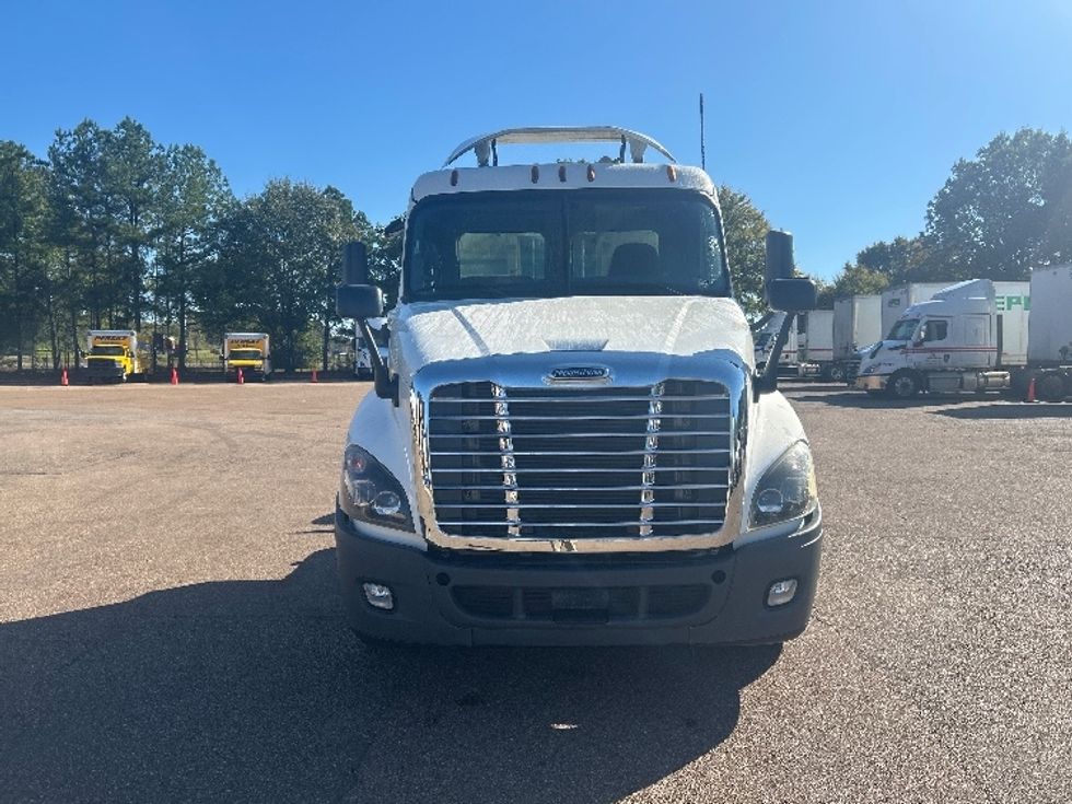 Day Cab Tractor-Heavy Duty Tractors-Freightliner-2020-Cascadia 12564ST-Jackson-MS-225,804\n\t\tmiles-$ 56,250 - Image 2