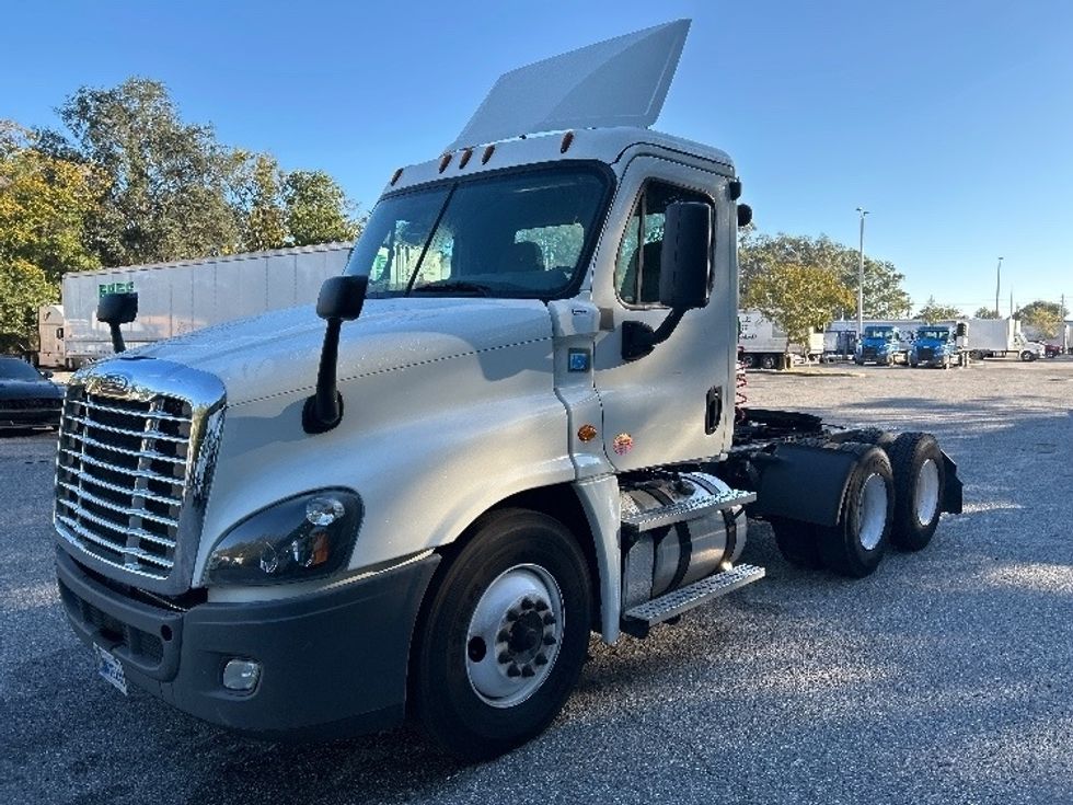 Day Cab Tractor-Heavy Duty Tractors-Freightliner-2020-Cascadia 12564ST-Jacksonville-FL-228,454\n\t\tmiles-$ 52,000 - Image 1