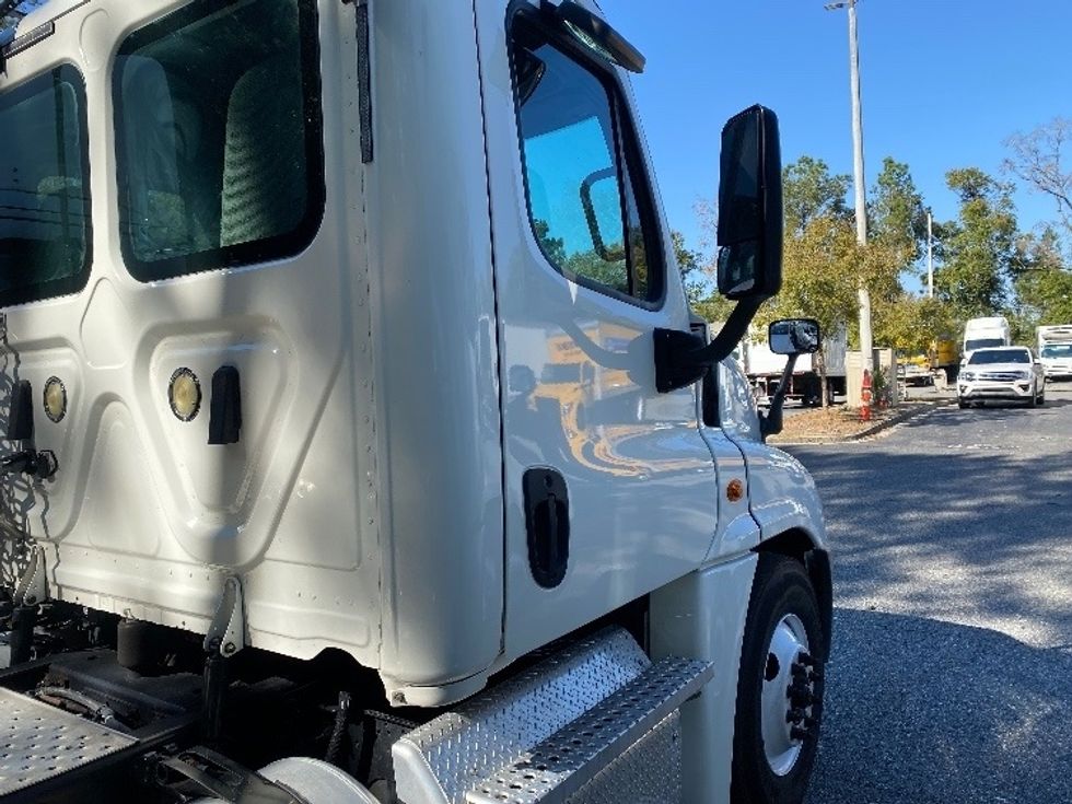 Day Cab Tractor-Heavy Duty Tractors-Freightliner-2020-Cascadia 12564ST-Jacksonville-FL-228,454\n\t\tmiles-$ 52,000 - Image 16