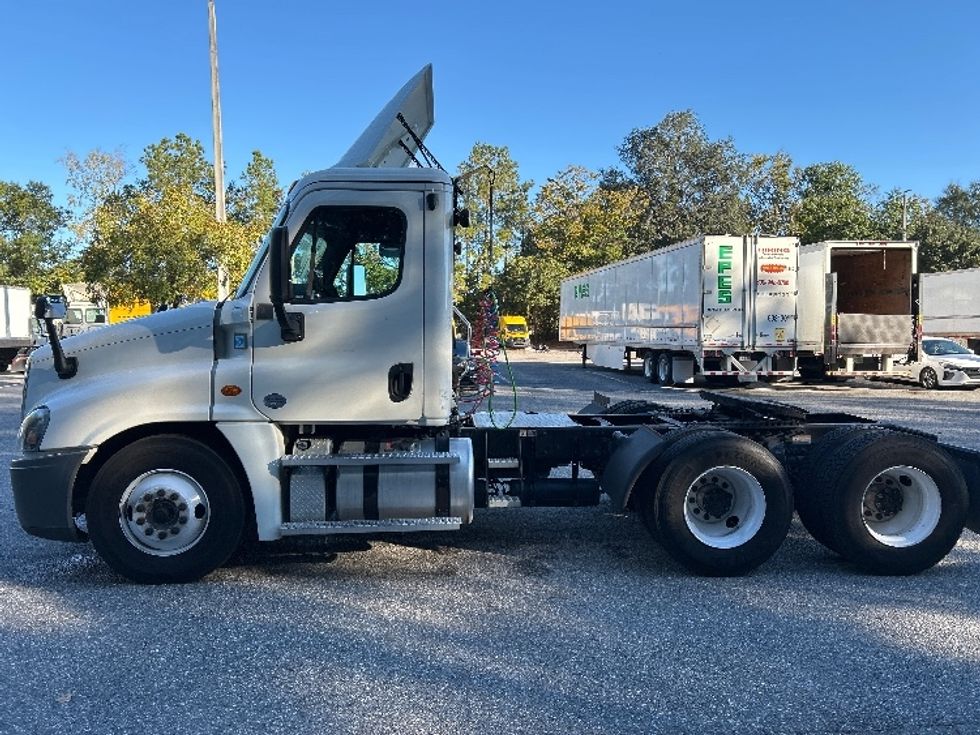 Day Cab Tractor-Heavy Duty Tractors-Freightliner-2020-Cascadia 12564ST-Jacksonville-FL-228,454\n\t\tmiles-$ 52,000 - Image 3
