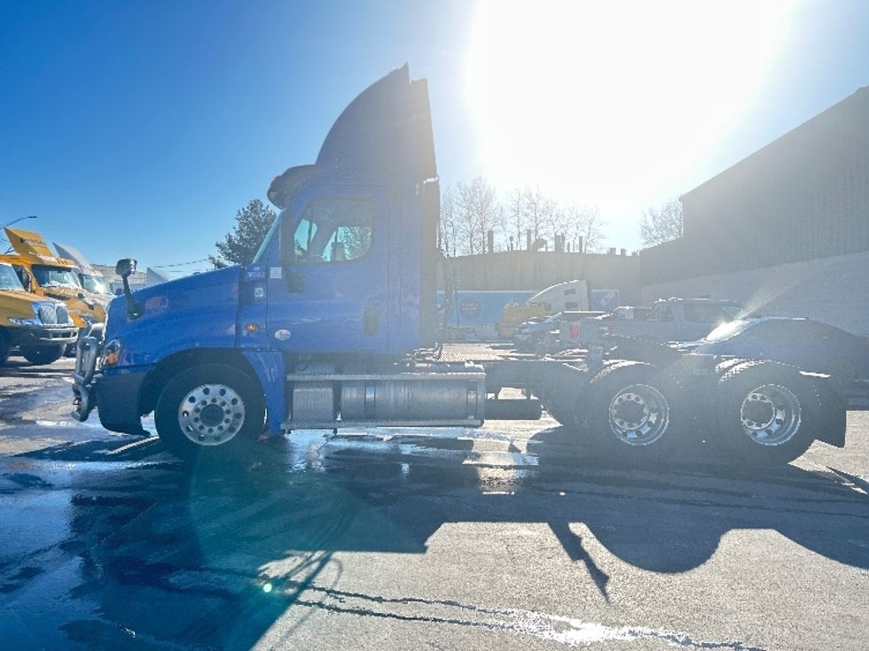 Day Cab Tractor-Heavy Duty Tractors-Freightliner-2020-Cascadia 12564ST-Jessup-PA-416,045\n\t\tmiles-$ 52,500 - Image 4