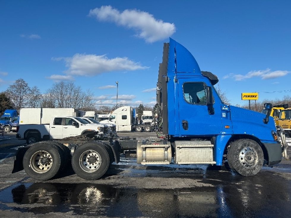 Day Cab Tractor-Heavy Duty Tractors-Freightliner-2020-Cascadia 12564ST-Jessup-PA-416,045\n\t\tmiles-$ 52,500 - Image 8