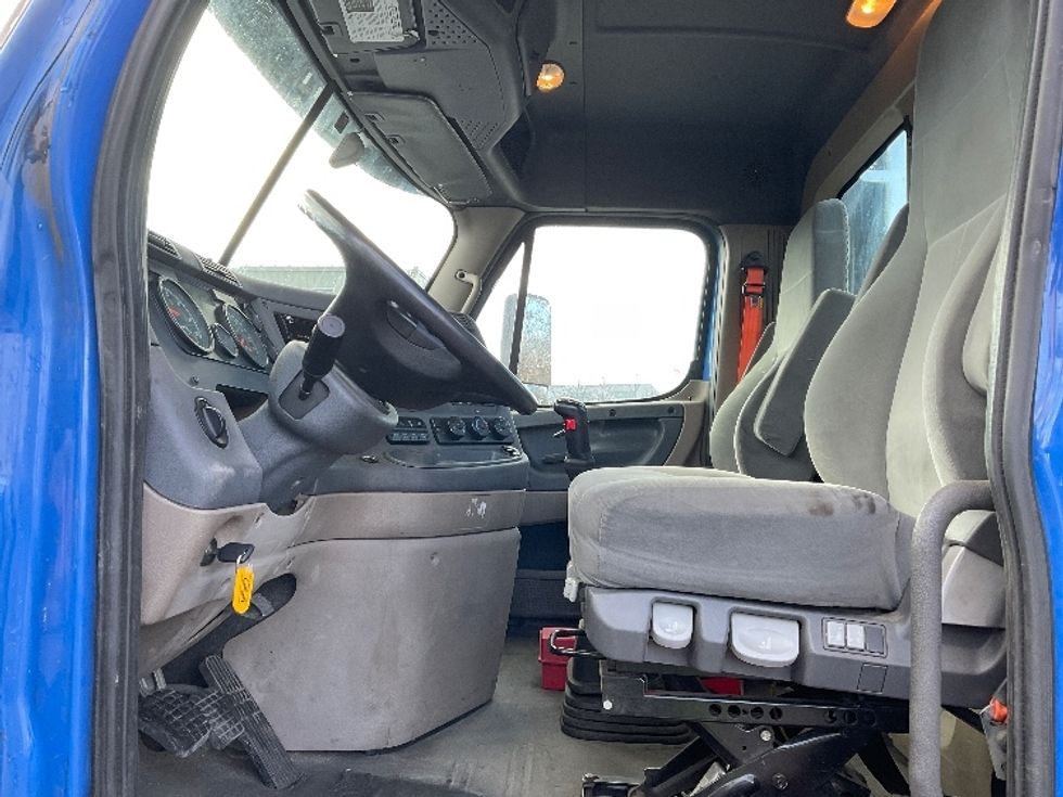 2020 Freightliner Cascadia 125" Sleeper Cab photo 10