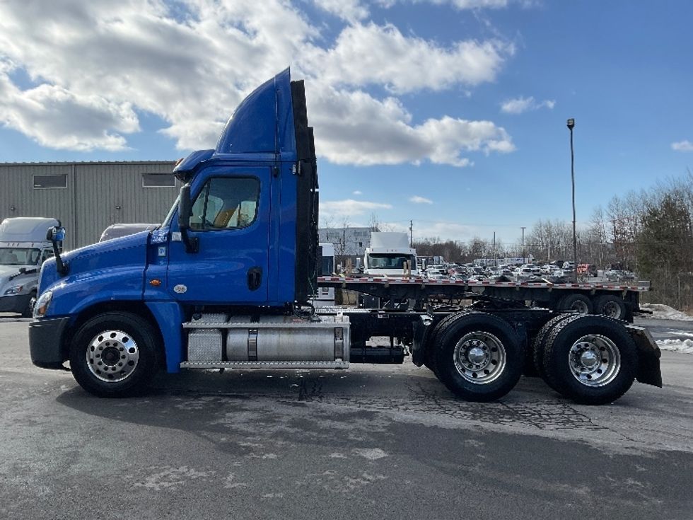 2020 Freightliner Cascadia 125" Sleeper Cab photo 4