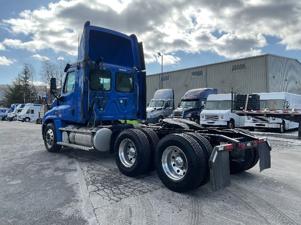 2020 Freightliner Cascadia 125" Sleeper Cab photo 5