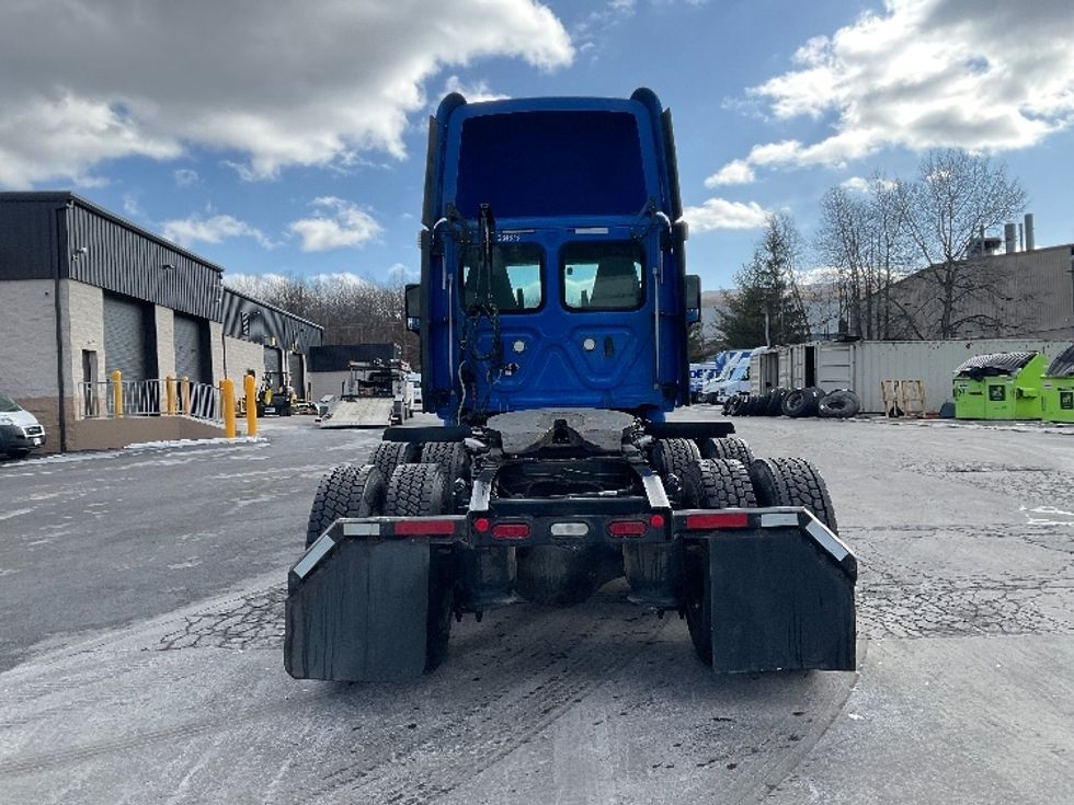 2020 Freightliner Cascadia 125" Sleeper Cab photo 6