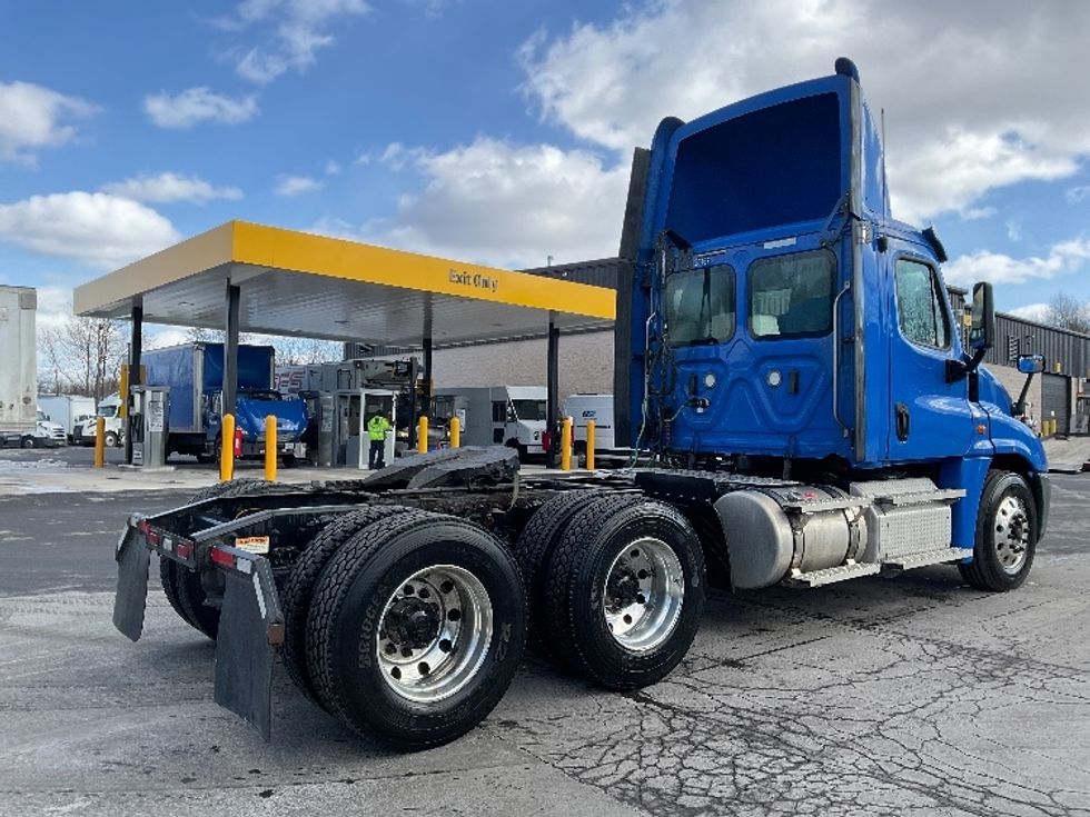 2020 Freightliner Cascadia 125" Sleeper Cab photo 7