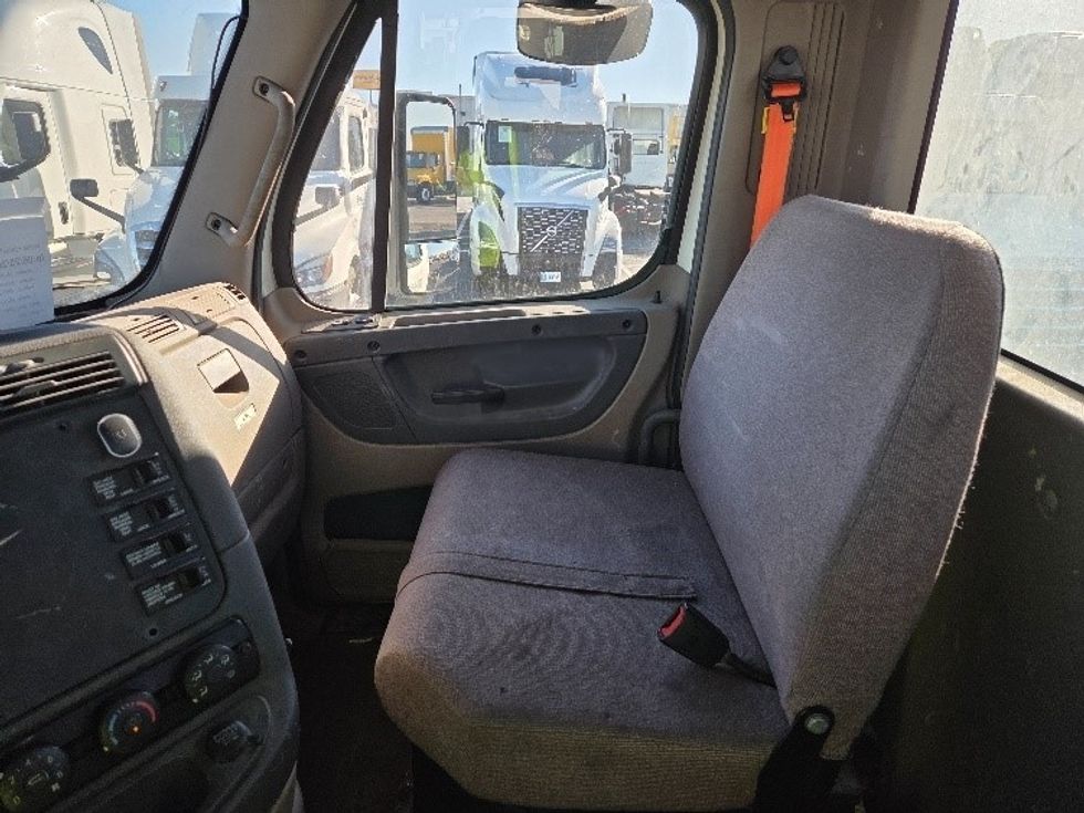 Day Cab Tractor-Heavy Duty Tractors-Freightliner-2020-Cascadia 12564ST-Kansas City-MO-323,629\n\t\tmiles-$ 51,000 - Image 10