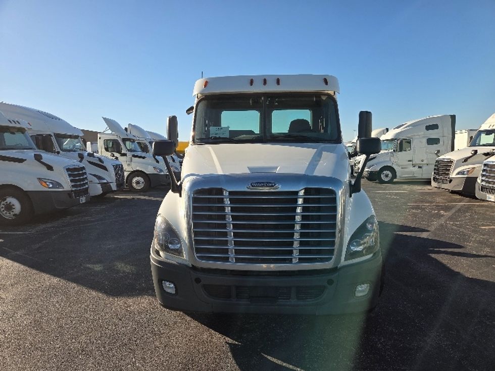 Day Cab Tractor-Heavy Duty Tractors-Freightliner-2020-Cascadia 12564ST-Kansas City-MO-323,629\n\t\tmiles-$ 51,000 - Image 2
