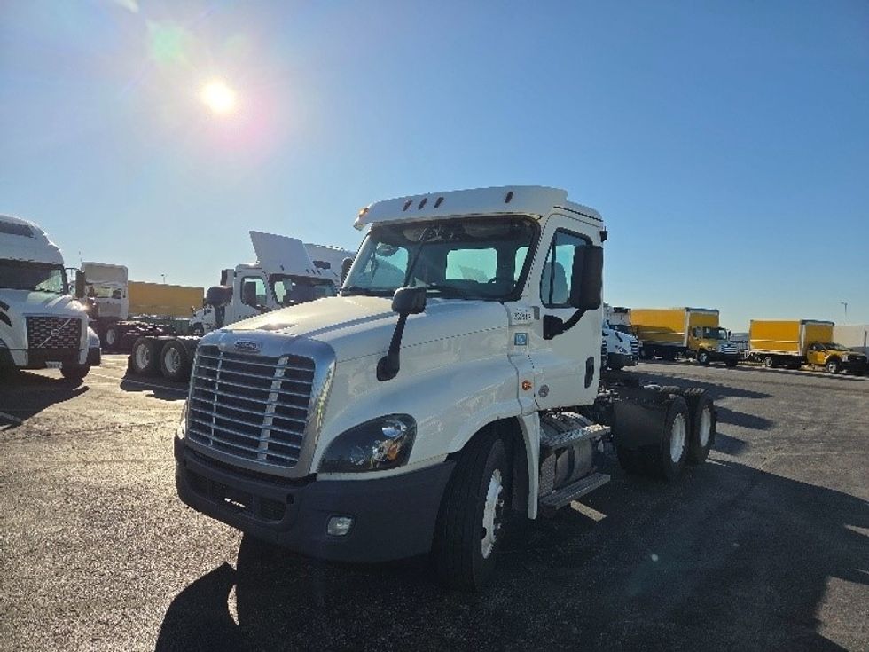 Day Cab Tractor-Heavy Duty Tractors-Freightliner-2020-Cascadia 12564ST-Kansas City-MO-323,629\n\t\tmiles-$ 51,000 - Image 3