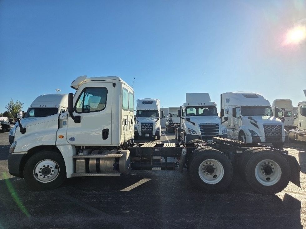 Day Cab Tractor-Heavy Duty Tractors-Freightliner-2020-Cascadia 12564ST-Kansas City-MO-323,629\n\t\tmiles-$ 51,000 - Image 4