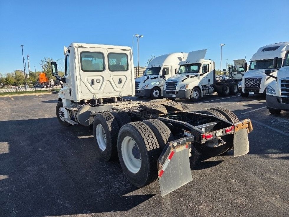 Day Cab Tractor-Heavy Duty Tractors-Freightliner-2020-Cascadia 12564ST-Kansas City-MO-323,629\n\t\tmiles-$ 51,000 - Image 5