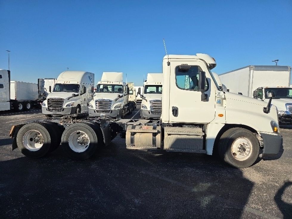 Day Cab Tractor-Heavy Duty Tractors-Freightliner-2020-Cascadia 12564ST-Kansas City-MO-323,629\n\t\tmiles-$ 51,000 - Image 8