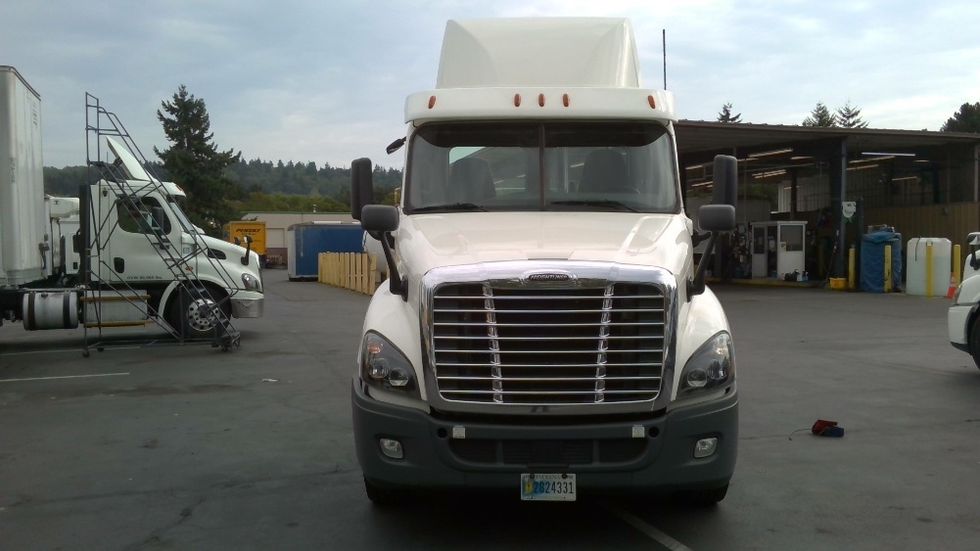Day Cab Tractor-Heavy Duty Tractors-Freightliner-2020-Cascadia 12564ST-Kent-WA-181,427\n\t\tmiles-$ 63,000 - Image 2