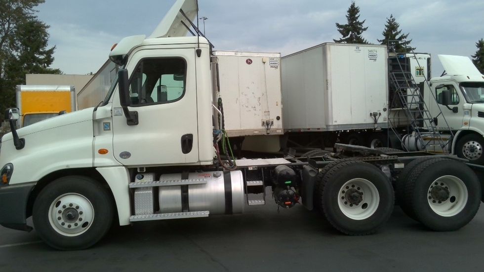 Day Cab Tractor-Heavy Duty Tractors-Freightliner-2020-Cascadia 12564ST-Kent-WA-181,427\n\t\tmiles-$ 63,000 - Image 4