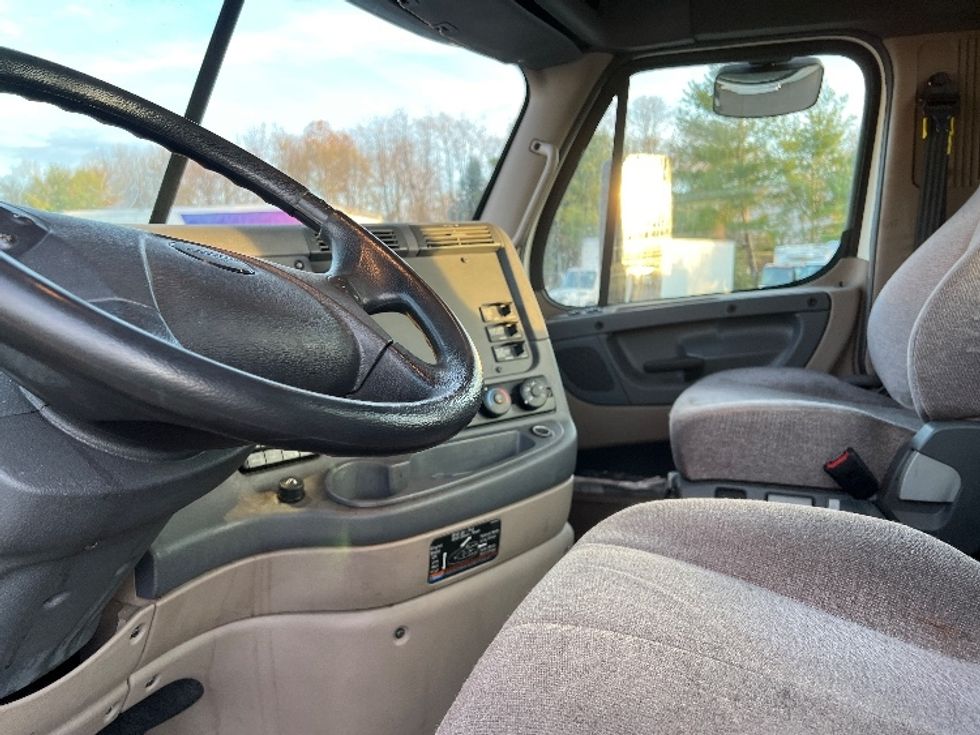 2020 Freightliner Cascadia 125" Sleeper Cab photo 10