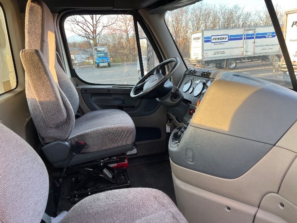 2020 Freightliner Cascadia 125" Sleeper Cab photo 14
